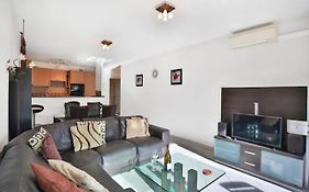 Charming Two-Bedroom Apartment With Balcony And Garage By The Marina
